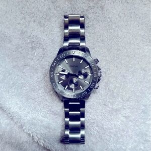 Men’s Fossil watch - only worn a few times. Slick gun-metal gray color